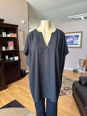 Evri black & gray short sleeve Vneck blouse-size 2X
